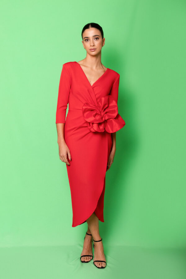 Vestido cruzado detalle flor costado rojo