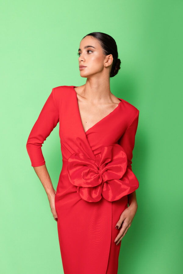 Vestido cruzado detalle flor costado rojo - Imagen 2