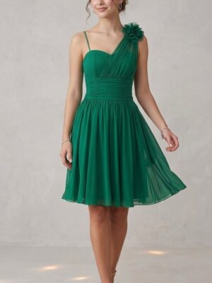 Vestido corto gasa escote asimétrico