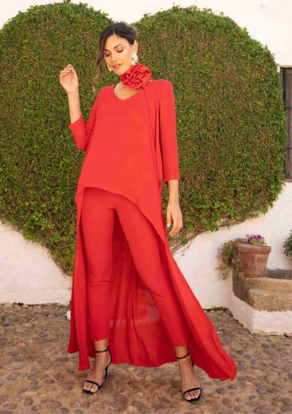 Conjunto blusón y pantalón rojo detalle foulard flor