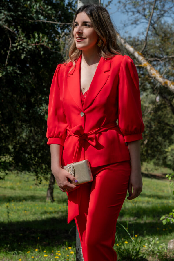 Conjunto chaqueta y pantalón mangas abullonadas y lazo