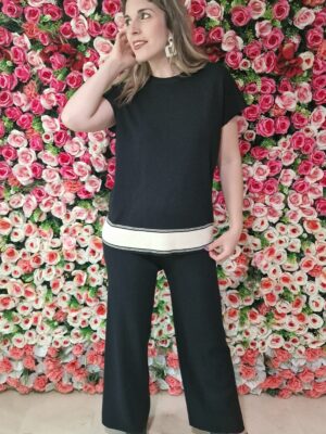 Conjunto punto camiseta manga corta bajo cenefa y pantalón