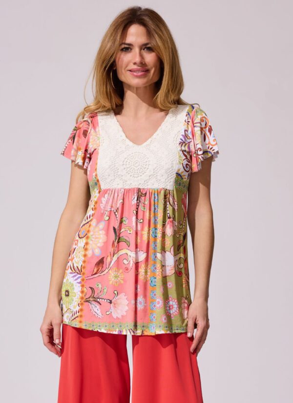 Conjunto blusa y pantalón estampado floral detalle crochet escote - Imagen 2