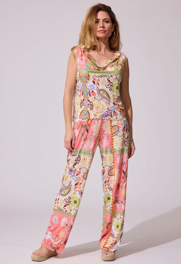 Conjunto blusa y pantalón estampado floral detalle crochet espalda