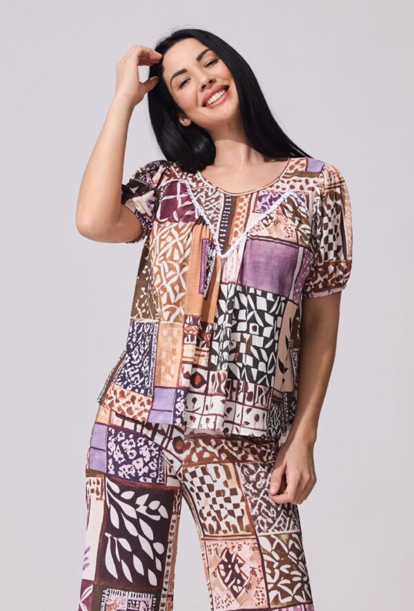 Conjunto blusa y pantalón estampado patchwork tonos tierra - Imagen 3