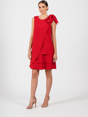 Vestido gasa corto volantes detalle flor hombro rojo