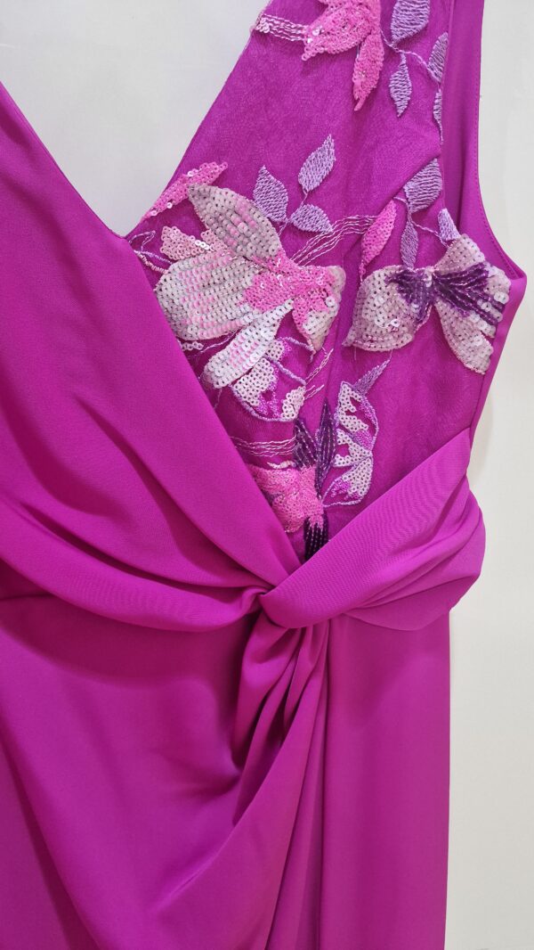Vestido largo asimétrico detalle nudo y pedrería buganvilla - Imagen 2