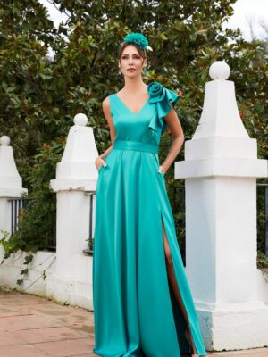 Vestido largo raso detalle flor y volante hombro verde agua