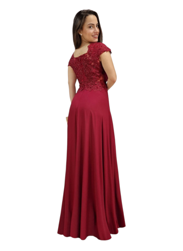 Vestido largo cuerpo encaje y pedrería manga corta burdeos - Imagen 2
