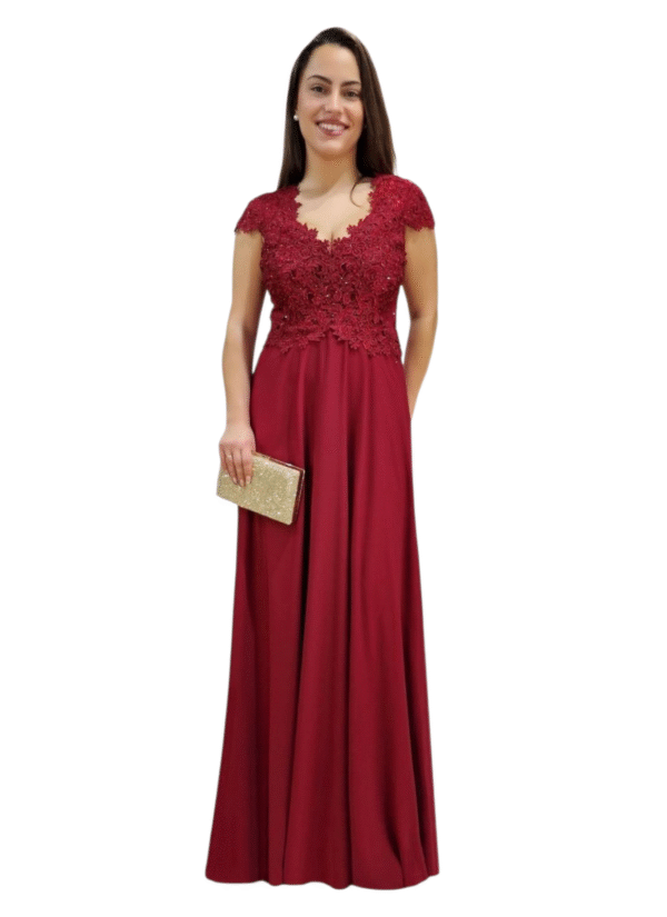 Vestido largo cuerpo encaje y pedrería manga corta burdeos