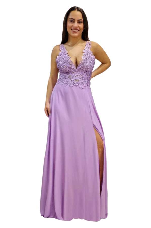 Vestido largo cuerpo encaje con pedrería tirantes y escote V malva