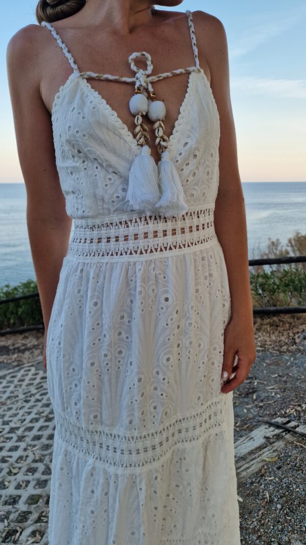 Vestido largo encaje tirantes detalle borlas blanco - Imagen 2