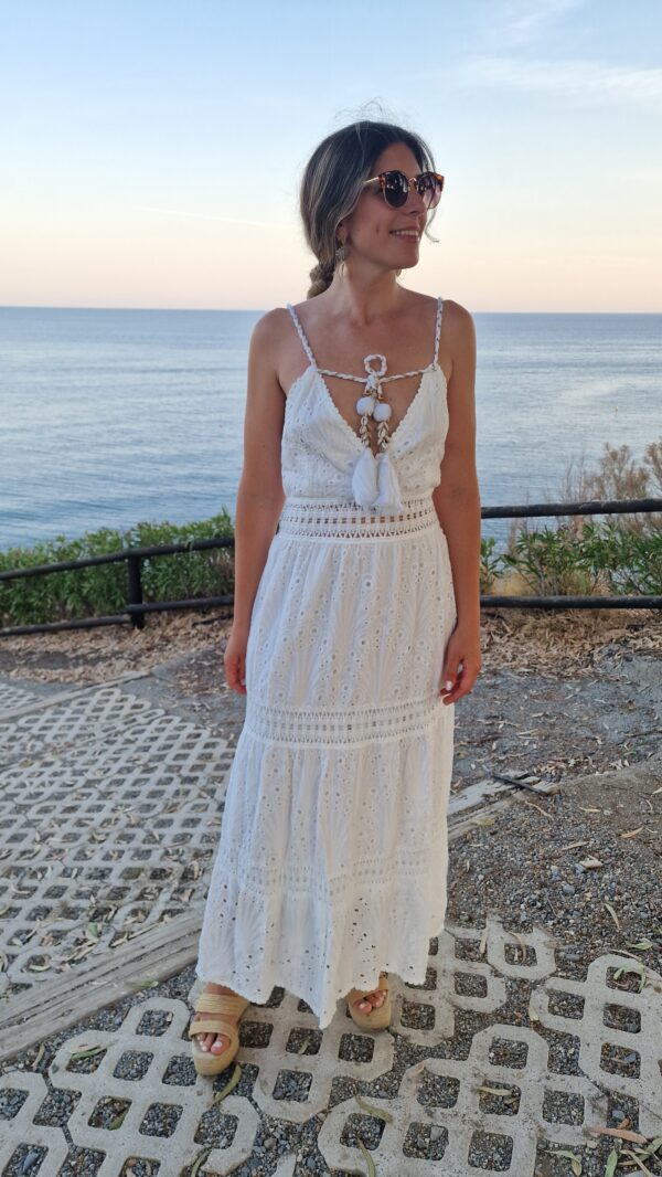 Vestido largo encaje tirantes detalle borlas blanco