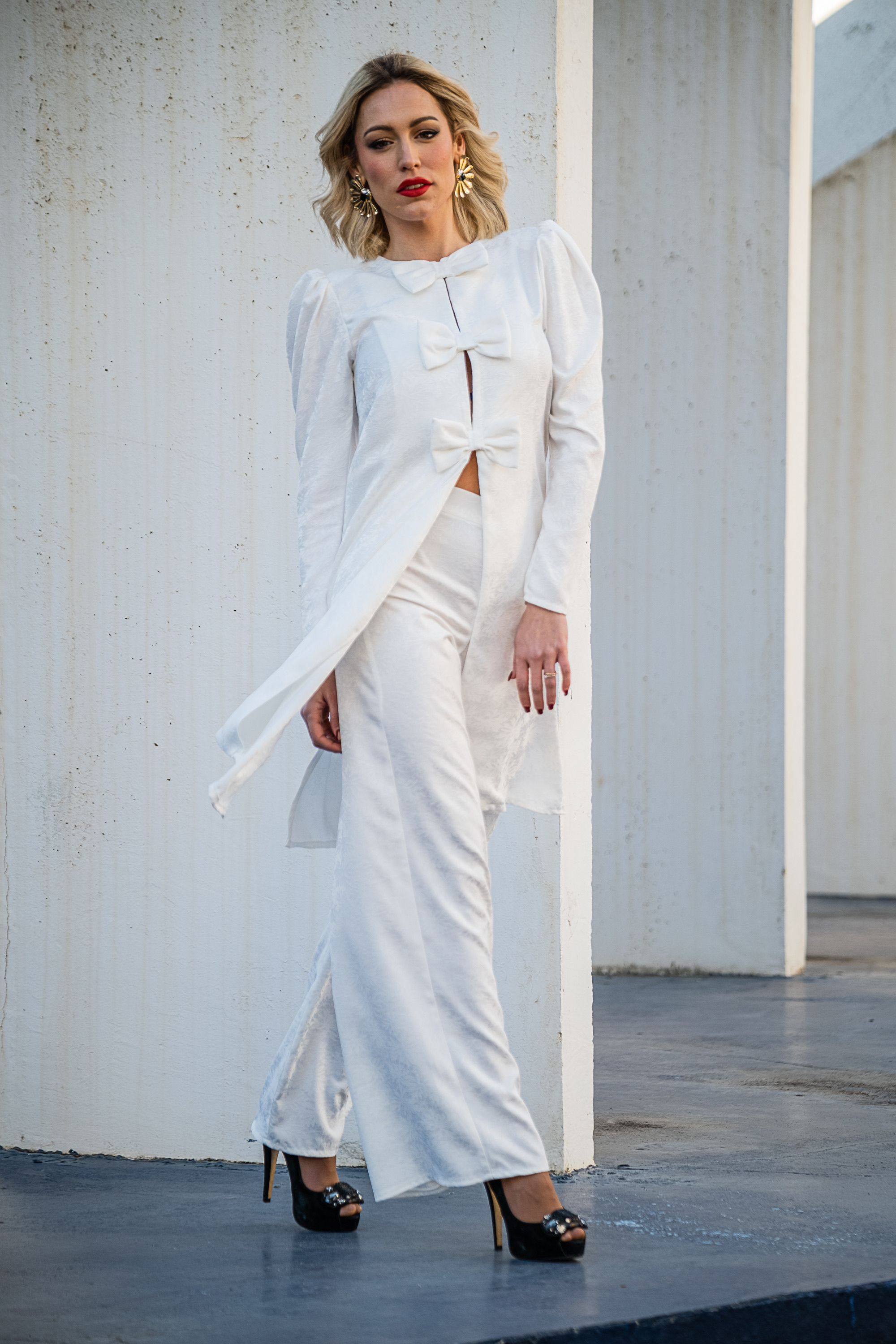 Conjunto blusa detalle lazos y pantalón