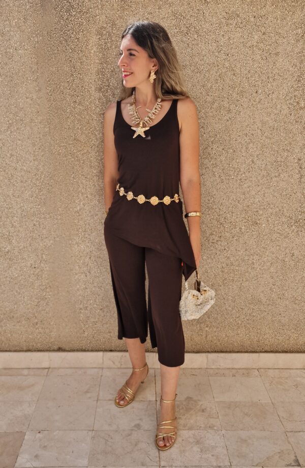 Conjunto top asimétrico y pantalón marrón chocolate - Imagen 4