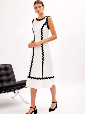 Vestido detalle puntilla rosa