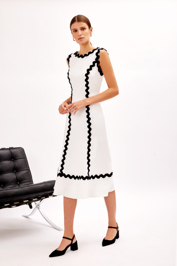 Vestido detalle puntilla rosa