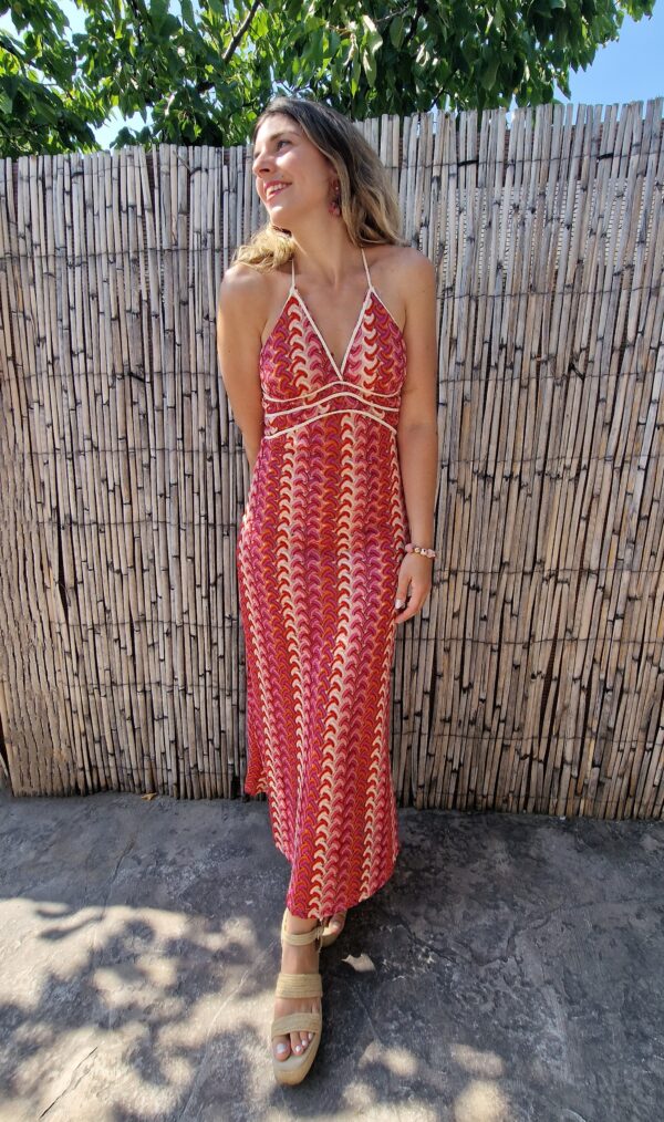 Vestido crochet tirantes atado al cuello tonos rojos