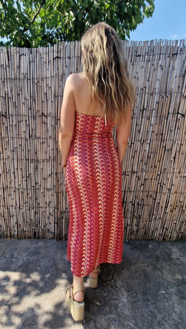 Vestido crochet tirantes atado al cuello tonos rojos - Imagen 3