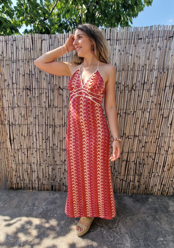Vestido crochet tirantes atado al cuello tonos rojos - Imagen 2