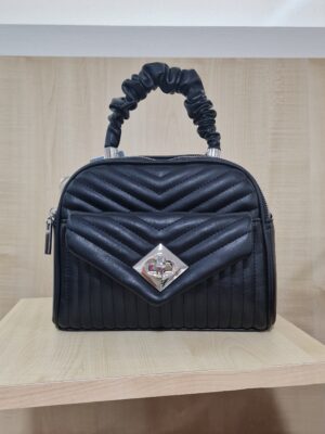 Bolso negro franjas detalles plateados