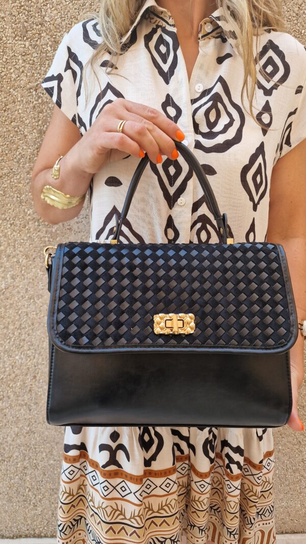 Bolso negro mediano asa detalles dorados