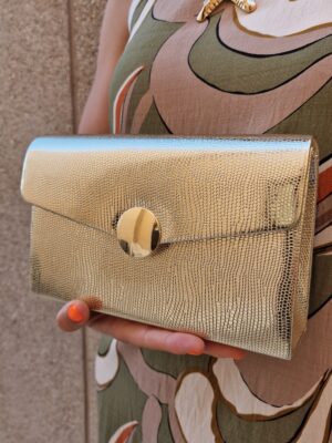 Bolso rectangular pequeño detalle círculo dorado
