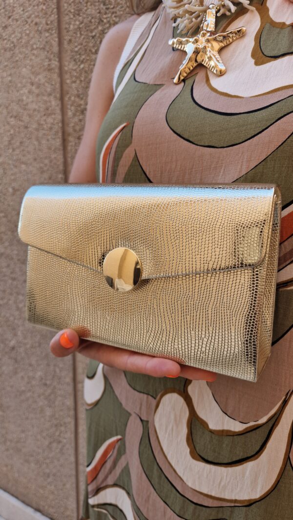 Bolso rectangular pequeño detalle círculo dorado
