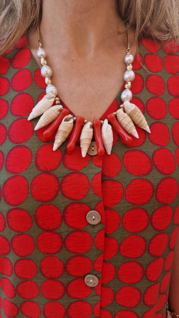 Collar caracolas y corales rojos