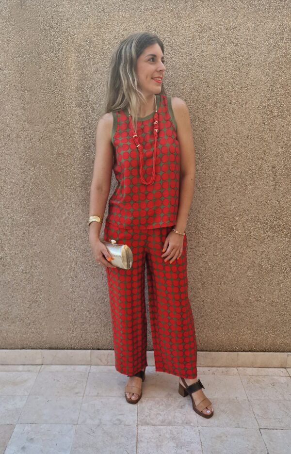 Conjunto camiseta y pantalón estampado círculos rojo y verde - Imagen 4