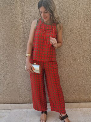 Conjunto camiseta y pantalón estampado círculos rojo y verde