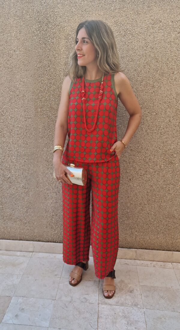 Conjunto camiseta y pantalón estampado círculos rojo y verde - Imagen 3