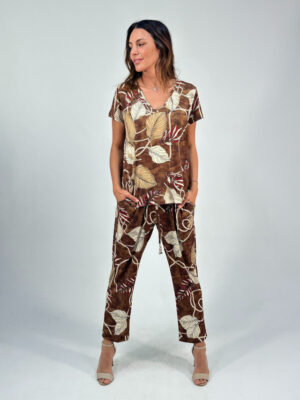 Conjunto camiseta y pantalón estampado hojas y cuerdas