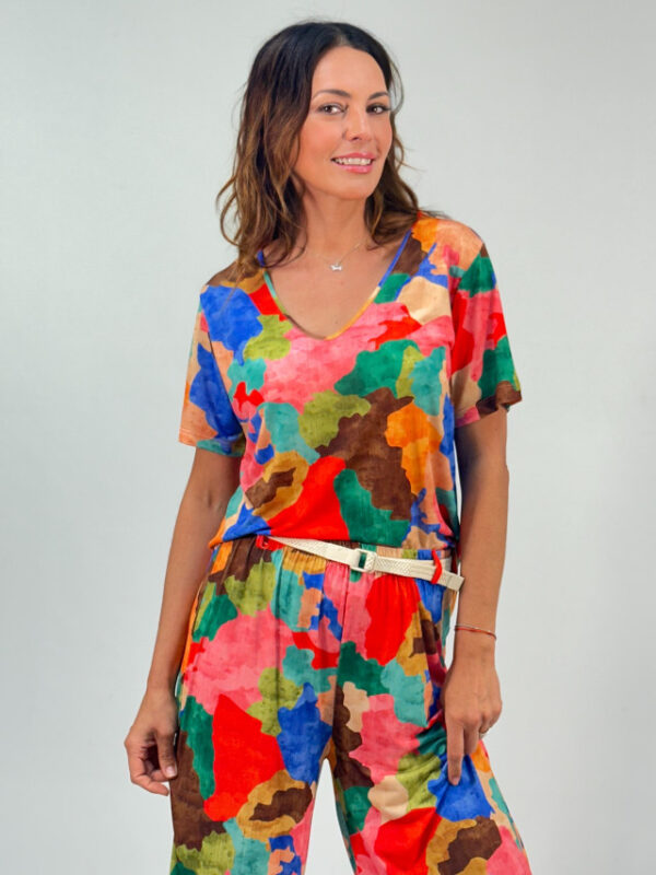 Conjunto camiseta y pantalón estampado multicolor - Imagen 2