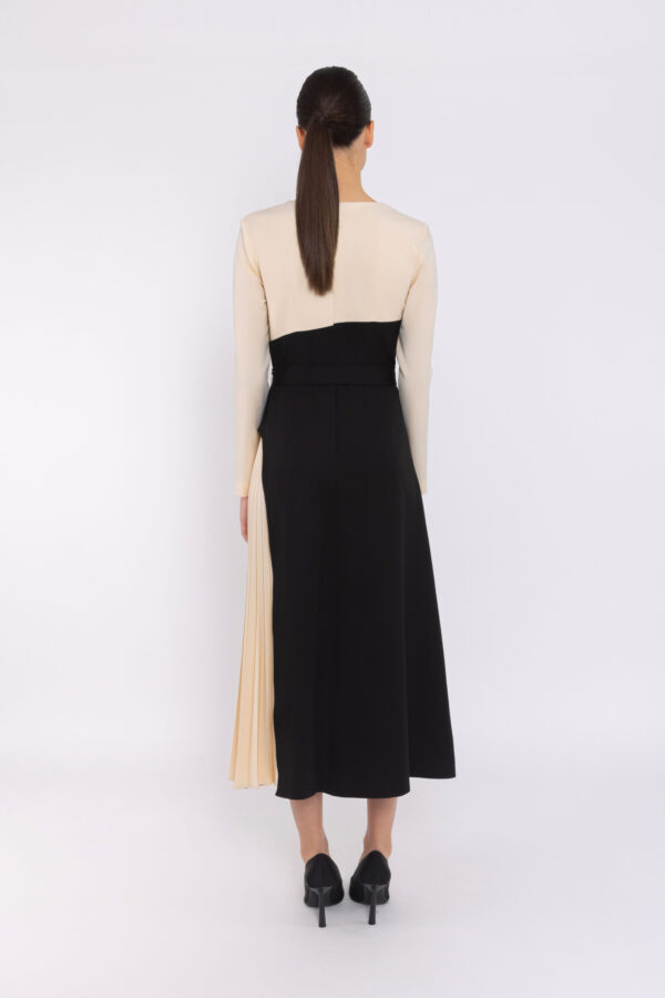 Vestido asimétrico falda tablas beige y negro - Imagen 5
