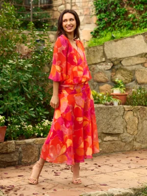 Vestido gasa corte cadera midi estampado floral naranja y fucsia