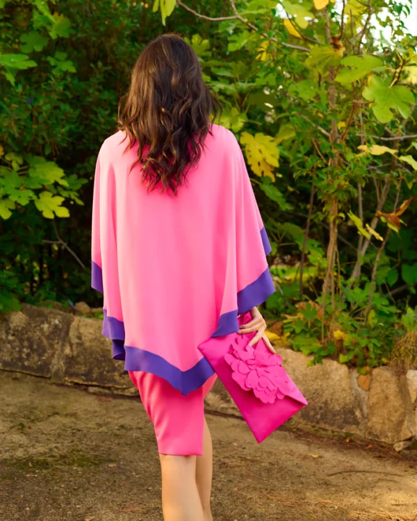 Vestido gasa corto capa rosa detalle morado - Imagen 2