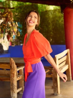 Vestido cuerpo gasa bicolor detalle lazada