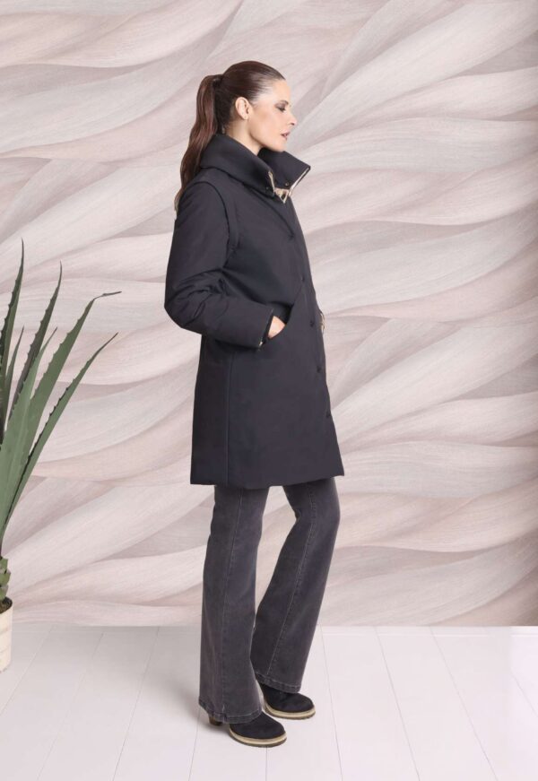Parka reversible negra y beige con mangas desmontables - Imagen 2