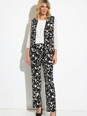 Conjunto chaleco pantalón estampado floral blanco y negro