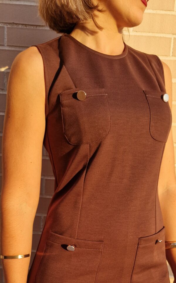 Vestido corto cuatro bolsillos marrón - Imagen 5