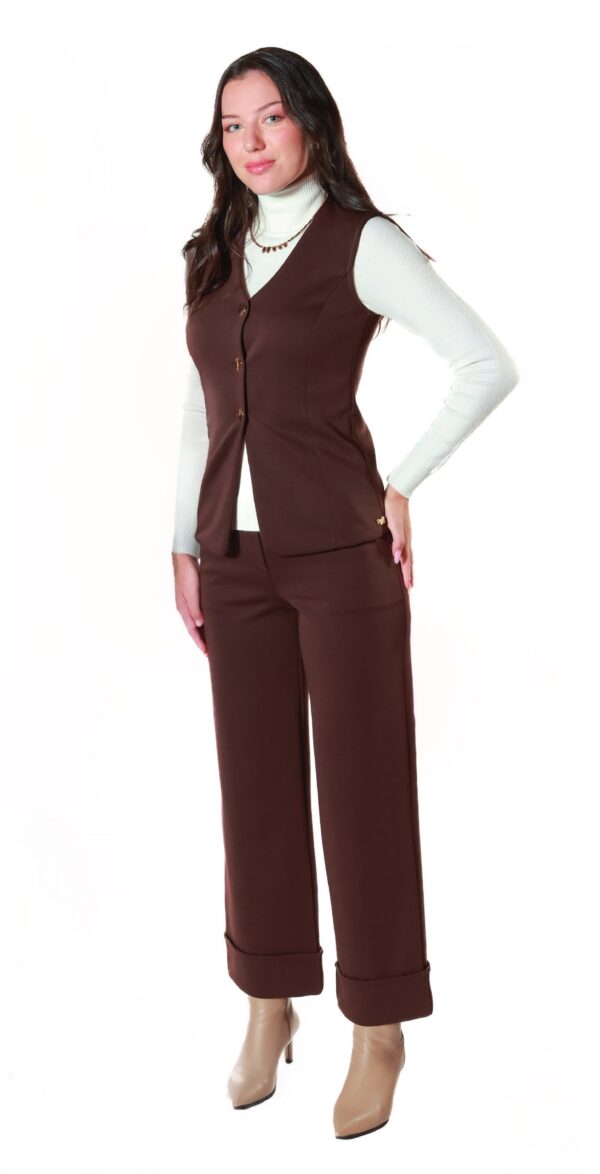 Conjunto chaleco y pantalón bajo vuelta punto roma