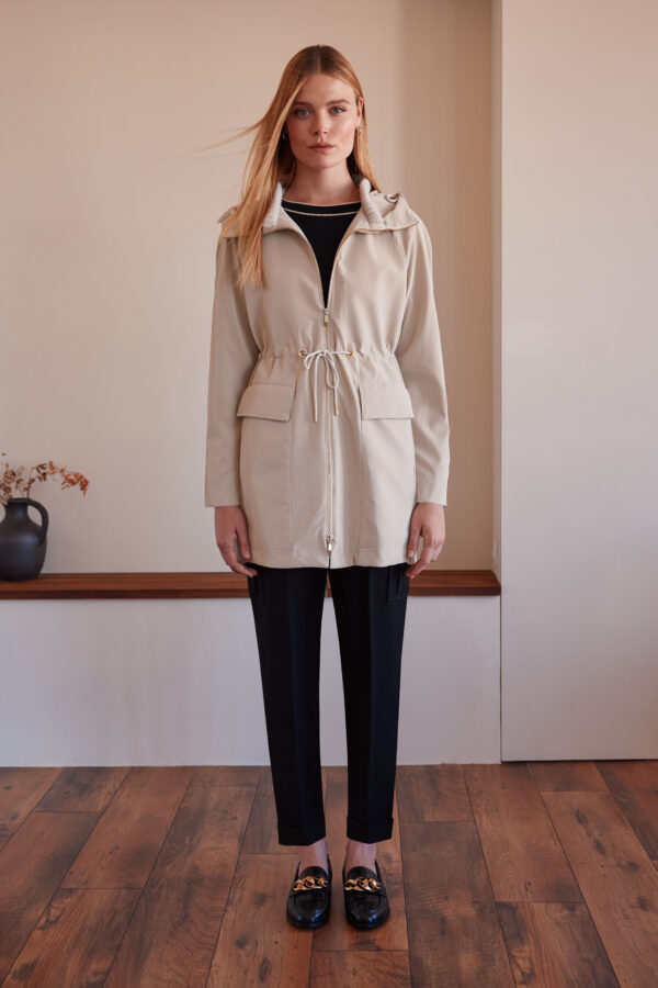 Parka ligera con capucha detalle cuello punto - Imagen 4