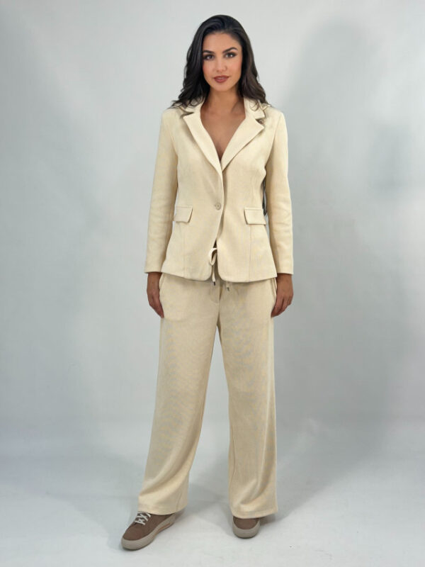 Conjunto chaqueta y pantalón micropana crudo - Imagen 2