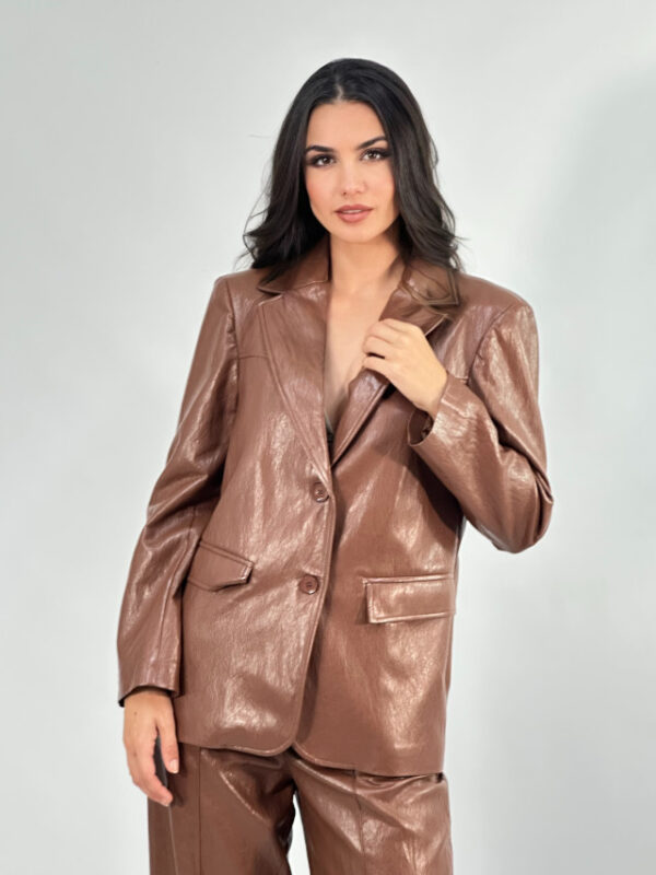 Conjunto cazadora y pantalón polipiel - Imagen 2
