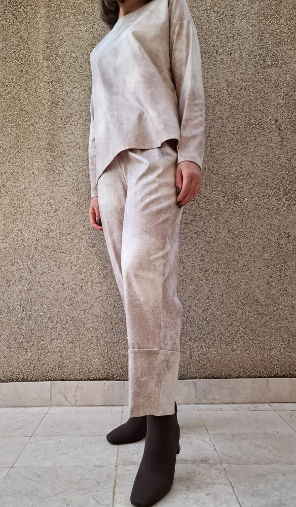 Conjunto suéter y pantalón ancho bajo vuelta polipiel beige - Imagen 6