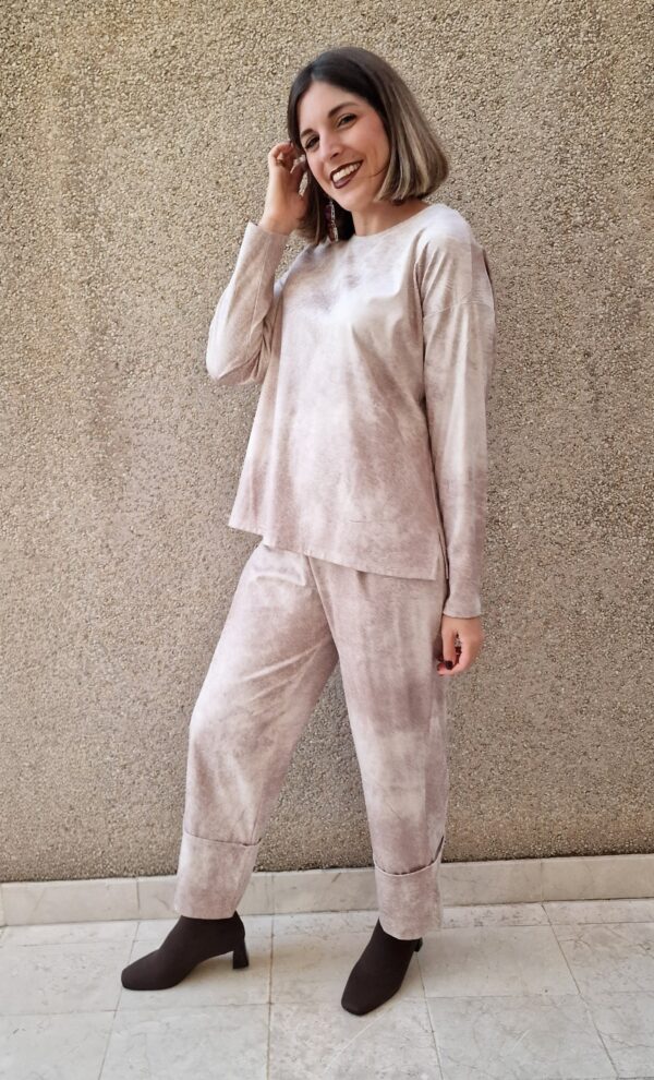 Conjunto suéter y pantalón ancho bajo vuelta polipiel beige - Imagen 5