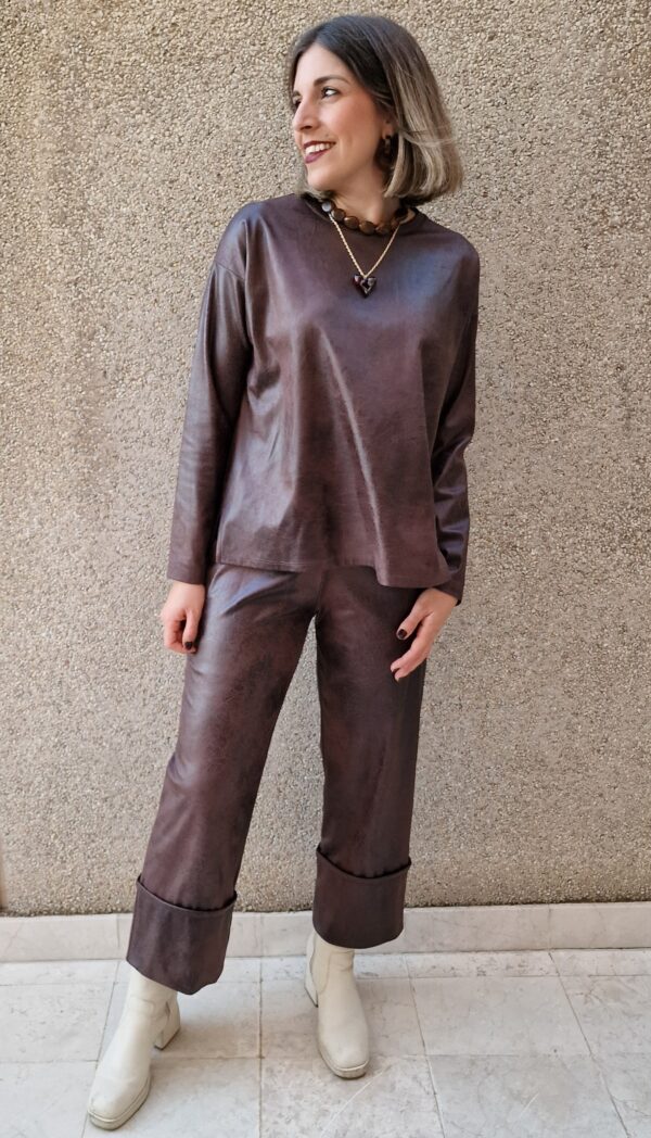 Conjunto suéter y pantalón ancho bajo vuelta polipiel marrón - Imagen 3