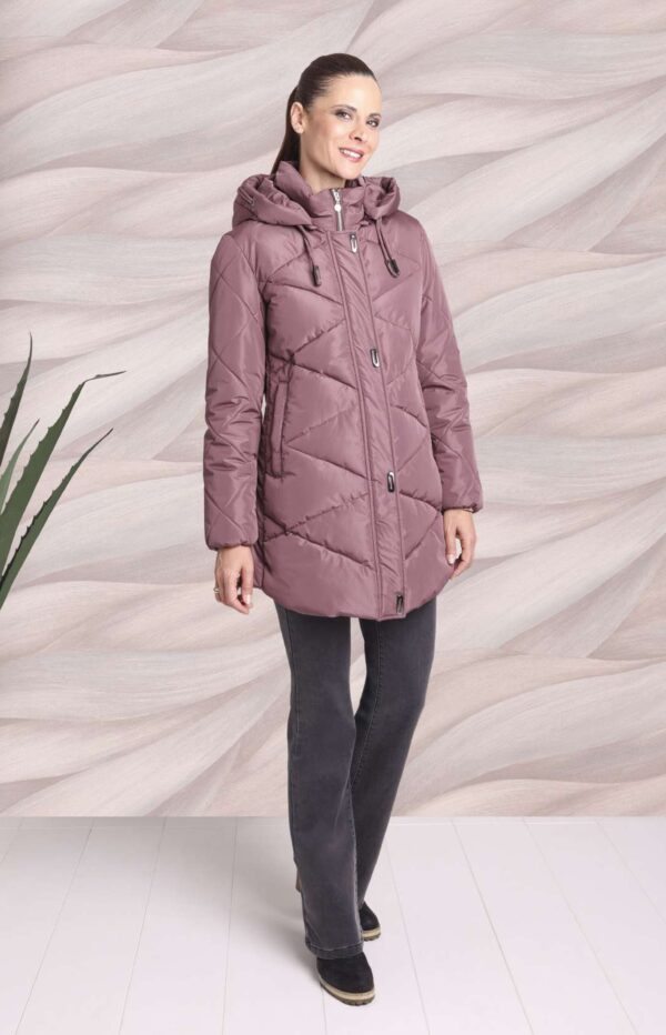 Chaquetón enguatado con capucha rosa empolvado oscuro