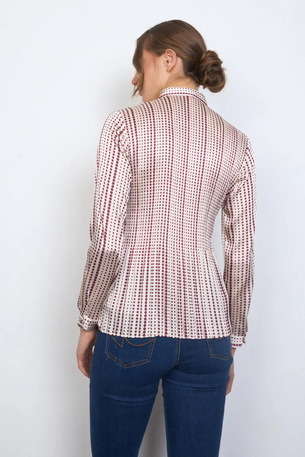 Camisa tejido plisado topos burdeos y beige - Imagen 5